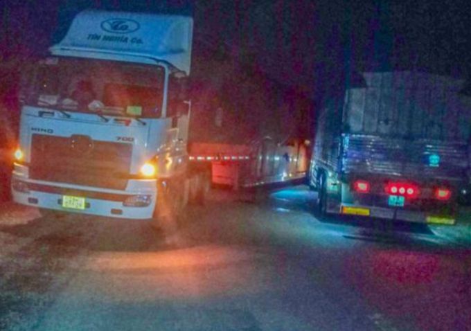 Đắk Lắk: Xe container va chạm xe tải trên đèo Phượng Hoàng, giao thông kẹt cứng