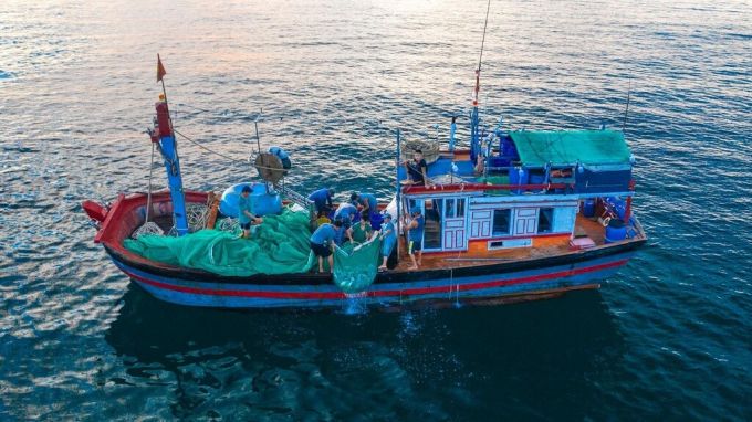 Nghệ An: Hai ngư dân bị điện giật tử vong trên biển