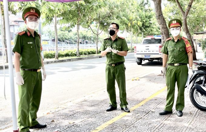 Lực lượng công an đem màu áo xanh thắp sáng hy vọng