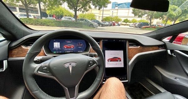 Tính năng lái tự động của Tesla bị điều tra vì gây tai nạn liên tục