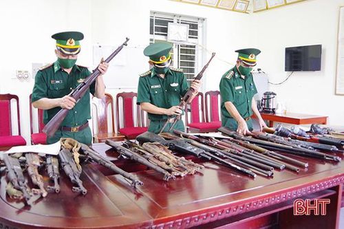 Bộ đội biên phòng Hà Tĩnh phát hiện, thu hồi 31 khẩu súng các loại