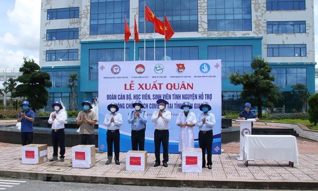 600 cán bộ, sinh viên ĐH Y Dược Cần Thơ hỗ trợ Kiên Giang chống dịch