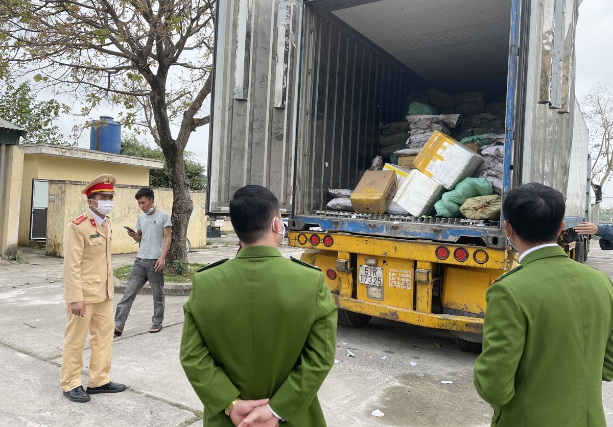 Thanh Hoá: Bắt giữ xe đầu kéo vận chuyển gần 10 tấn “thực phẩm bẩn” 
