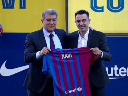 Khoảnh khắc HLV Xavi Hernandez ra mắt hoành tráng tại Camp Nou