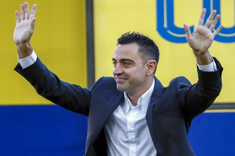 Xavi chính thức ra mắt với tư cách HLV Barcelona trên sân Camp Nou