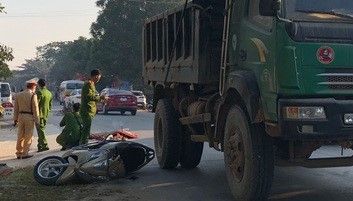 Cô gái tử vong tại chỗ sau cú va chạm với xe tải