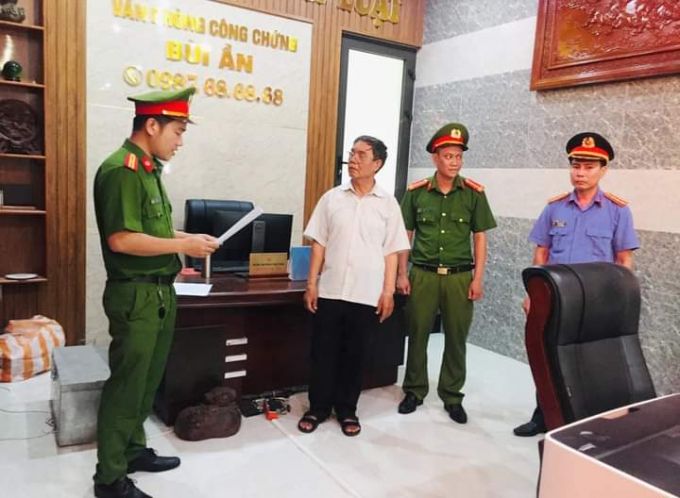 Quảng Nam: Bắt trưởng phòng công chứng liên quan vụ làm giả sổ đỏ