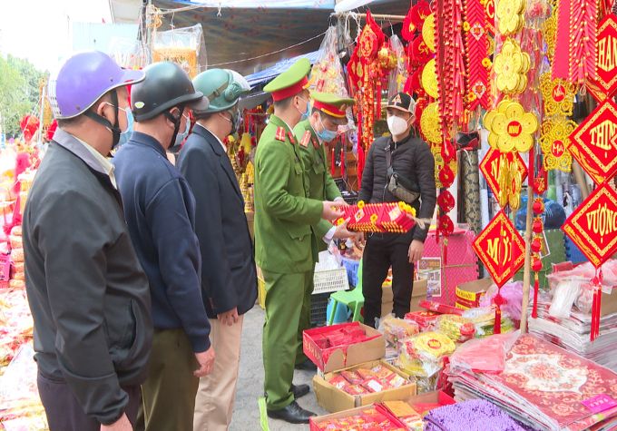 Công an Thanh Hóa cảnh báo người dân về việc mua bán, sử dụng các loại pháo hoa do Bộ Quốc phòng sản xuất