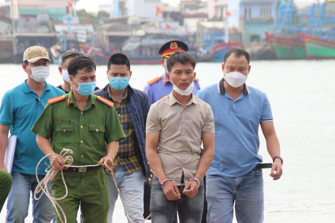 Lời khai của kẻ nhẫn tâm ném con gái 5 tuổi xuống sông Trường Giang