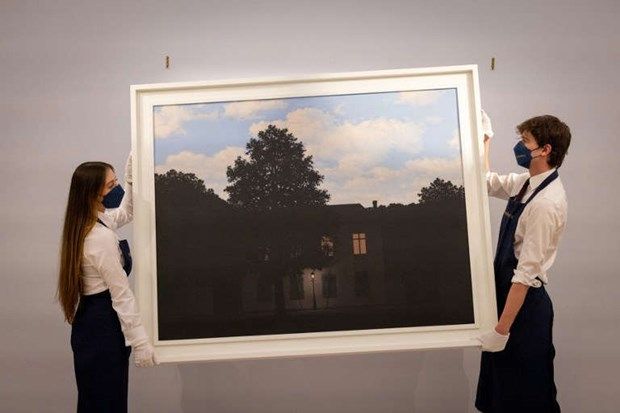 Tác phẩm siêu thực của danh họa Rene Magritte đạt mức giá cao kỷ lục