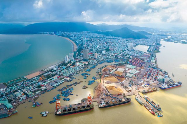 Kỳ vọng từ cơ hội và thách thức nhìn từ hệ thống cảng biển Việt Nam