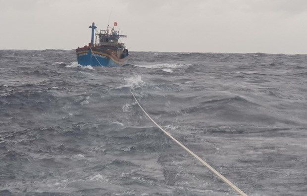Bình Thuận: 4 tàu cá đề nghị hỗ trợ khẩn cấp do gặp sự cố