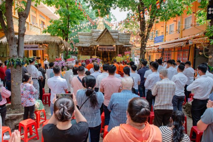 Đồng bào Khmer Nam Bộ đón chư Thiên năm mới trong ngày Tết Chôl Chnăm Thmây