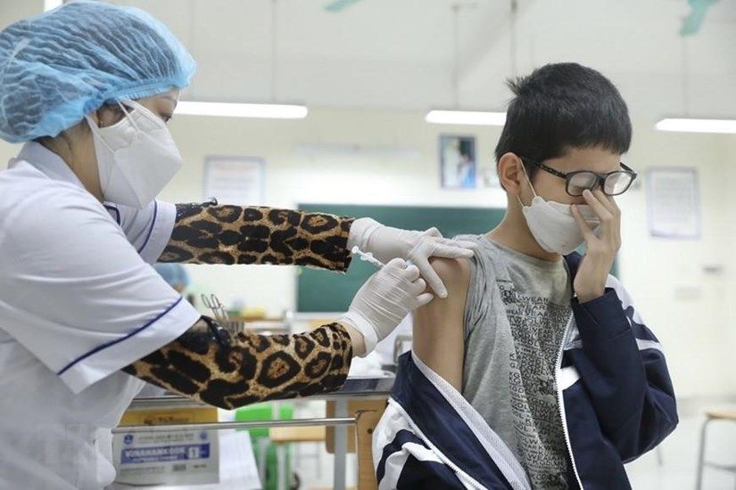Tiêm vaccine phòng COVID-19 cho trẻ: Tiêm đến đâu an toàn đến đó