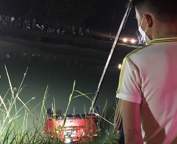 Tây Ninh: Xe ôtô lao xuống kênh Đông trong đêm, một người tử vong