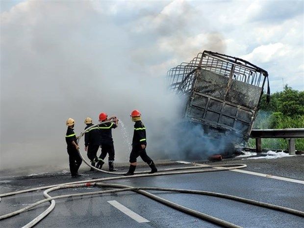 Hoàn thành sửa chữa mặt đường cao tốc Trung Lương sau vụ cháy xe bồn