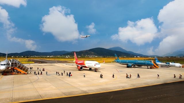 Bảo đảm an toàn khai thác tại các cảng hàng không, sân bay