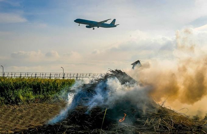 “Đối thoại” với dân, ngăn hành vi đốt rơm rạ uy hiếp an toàn bay