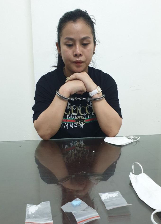 Quảng Ninh: Bắt qủa tang “kiều nữ” mua bán trái phép chất ma túy