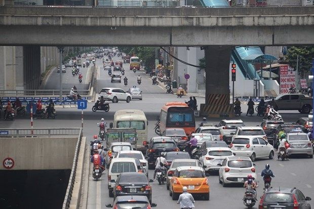 Hà Nội: Va chạm giữa hai xe ôtô gây ùn ứ tuyến Đại lộ Thăng Long