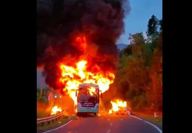 Khánh Hòa: Xe khách cháy rụi, 44 hành khách kịp thời thoát nạn