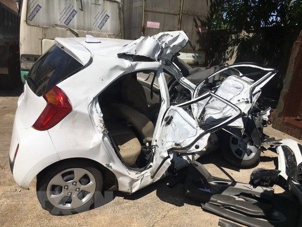 Hà Tĩnh: Xe ôtô con va chạm xe khách làm hai người tử vong