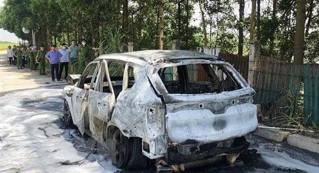 Vĩnh Phúc: Xe ôtô bốc cháy giữa đường, một người tử vong