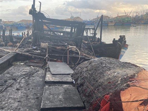 Thừa Thiên-Huế: Tàu cá của ngư dân bị cháy khi neo đậu gần bờ