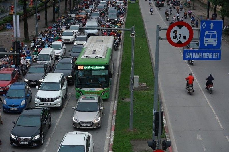 Hà Nội đề xuất thêm phương tiện đi chung làn với buýt BRT