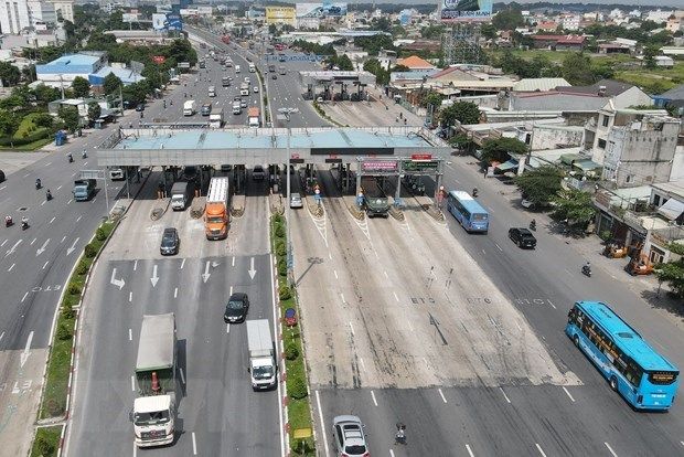 Khẩn trương triển khai thu phí không dừng tại Thành phố Hồ Chí Minh