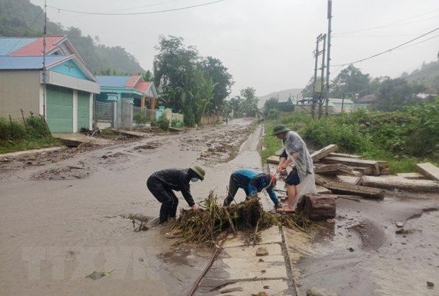 Hình ảnh mưa lớn gây sạt lở nghiêm trọng trên Quốc lộ 12 và 4H