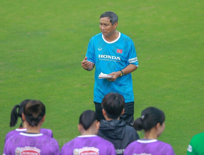 HLV Mai Đức Chung tiếp tục dẫn dắt tuyển nữ Việt Nam dự World Cup 2023