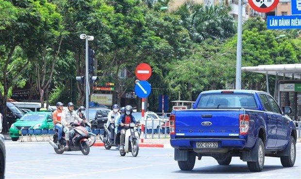 Hà Nội: Thí điểm lắp đặt dải phân cách cứng trên đường Nguyễn Trãi