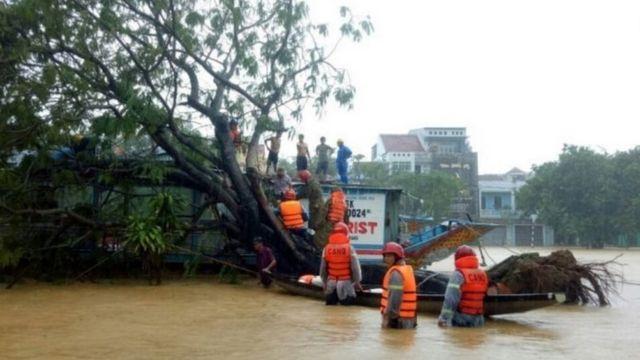Huy động tổng lực cứu nạn sạt lở ở Thừa Thiên Huế
