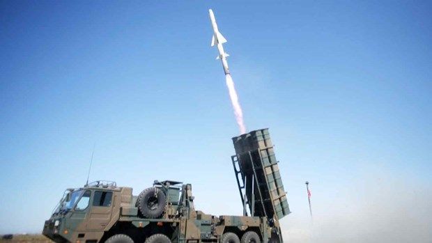 Bộ Quốc phòng Nhật Bản muốn triển khai tên lửa tầm xa và UAV