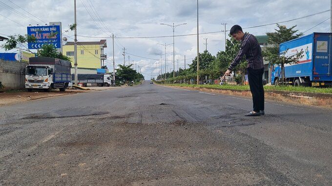 Đắk Lắk: Mặt đường tuyến tránh phía Tây hư hỏng, mất ATGT