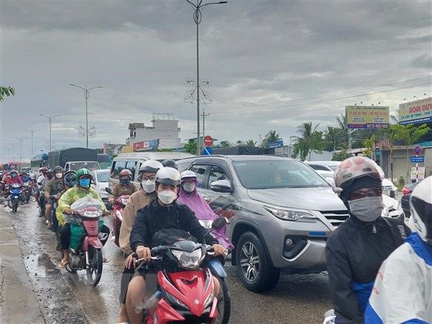 Bến Tre linh hoạt điều tiết giao thông để giảm ùn ứ tại cầu Rạch Miễu