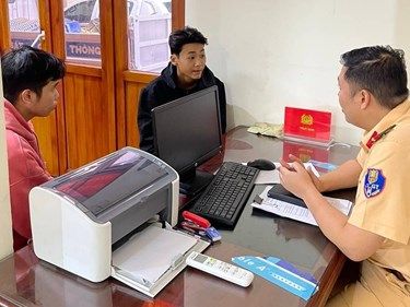 Ngăn chặn đoàn 20 môtô đi trên cao tốc TP.HCM-Long Thành-Dầu Giây