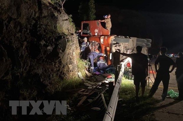 Phú Yên: Liên tiếp xảy ra 2 vụ lật xe, một tài xế tử vong tại chỗ