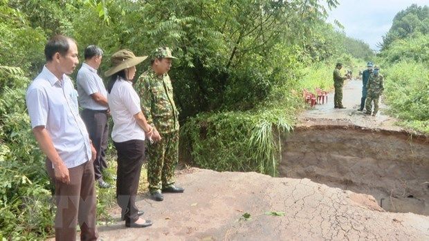 Tây Ninh: Mưa lớn gây sạt lở đường tuần tra biên giới ở huyện Tân Châu