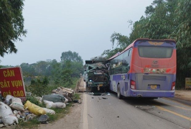 Tai nạn giao thông nghiêm trọng ở Hòa Bình làm 3 người thương vong