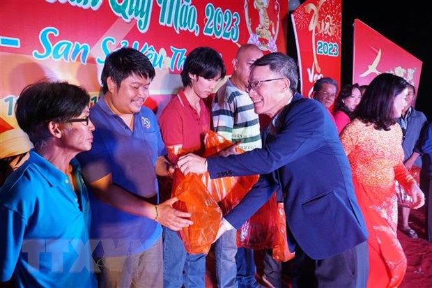 Cộng đồng người Việt tại Lào chung niềm vui đón Xuân quê hương