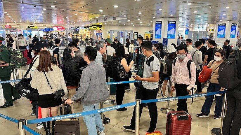 Gần 900.000 hành khách qua sân bay Nội Bài trong đợt Tết Quý Mão