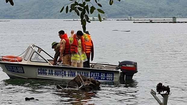 Bình Định: Tìm kiếm nạn nhân mất tích khi vớt củi trên lòng hồ