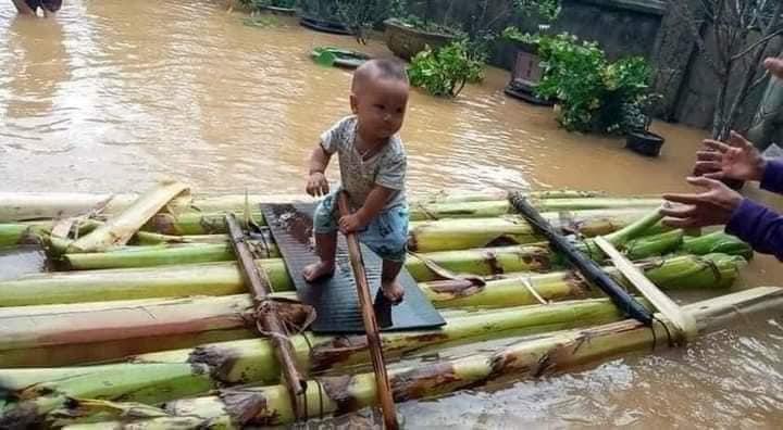 Tuổi thơ đi qua mùa mưa lũ