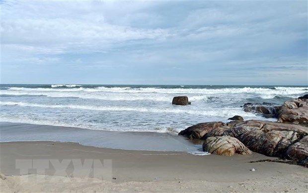 Khánh Hòa: Tắm biển khi sóng to, 3 học sinh cuốn trôi, mất tích