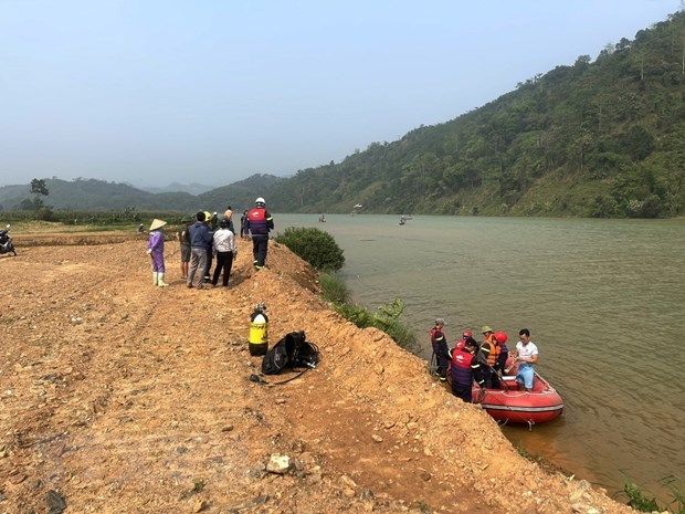 Lật Thuyền Trên Sông Lô: Tìm Thấy 1 Nạn Nhân, 2 Người Còn Mất Tích