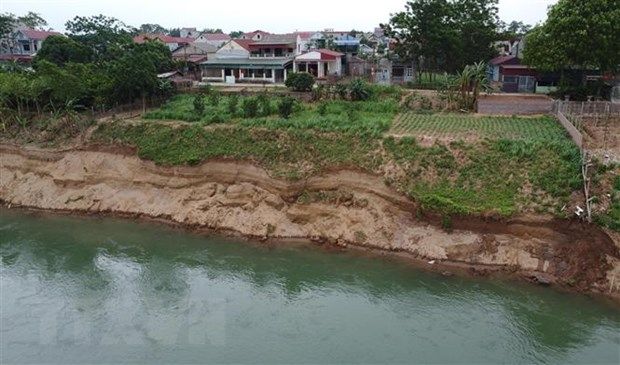 Người dân mong muốn sớm xử lý tình trạng sạt lở bờ vở sông Đà