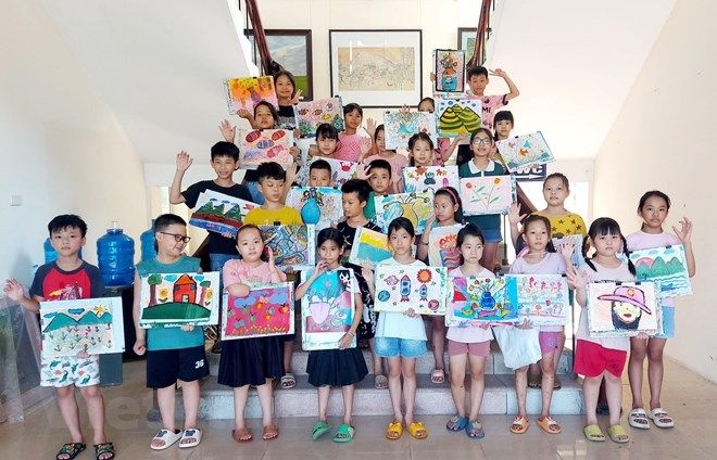 Lớp học vẽ miễn phí ở làng họa sỹ Cổ Đô: Sân chơi bổ ích cho trẻ em