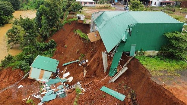 Đắk Nông: Khảo sát, tìm nguyên nhân sạt lở, sụt trượt đất